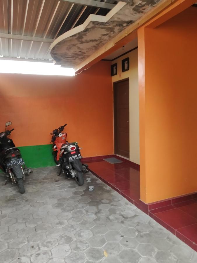 Primadona Homestay Sleman  Bagian luar foto